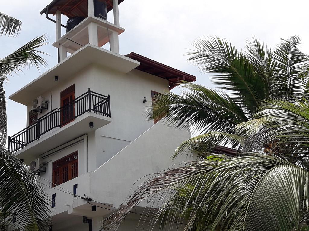 Sanjula Apartments Hikkaduwa Buitenkant foto