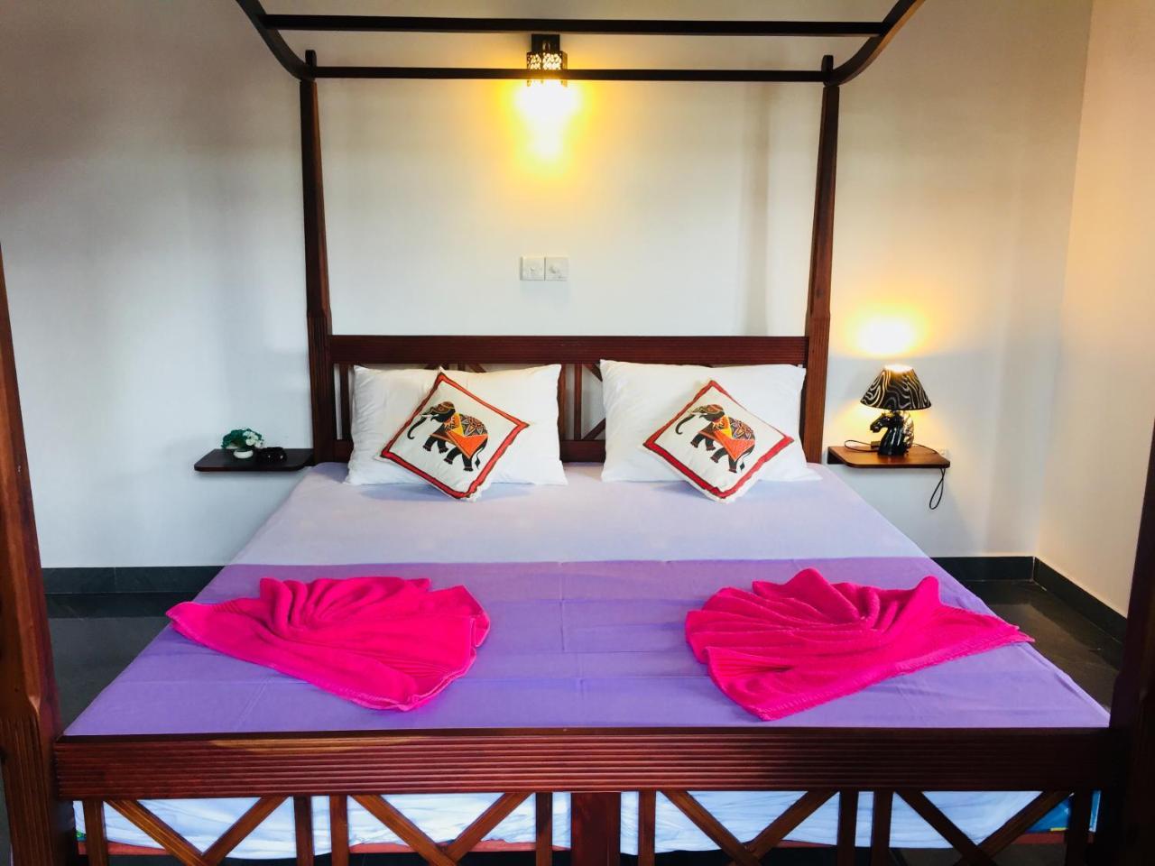 Sanjula Apartments Hikkaduwa Buitenkant foto