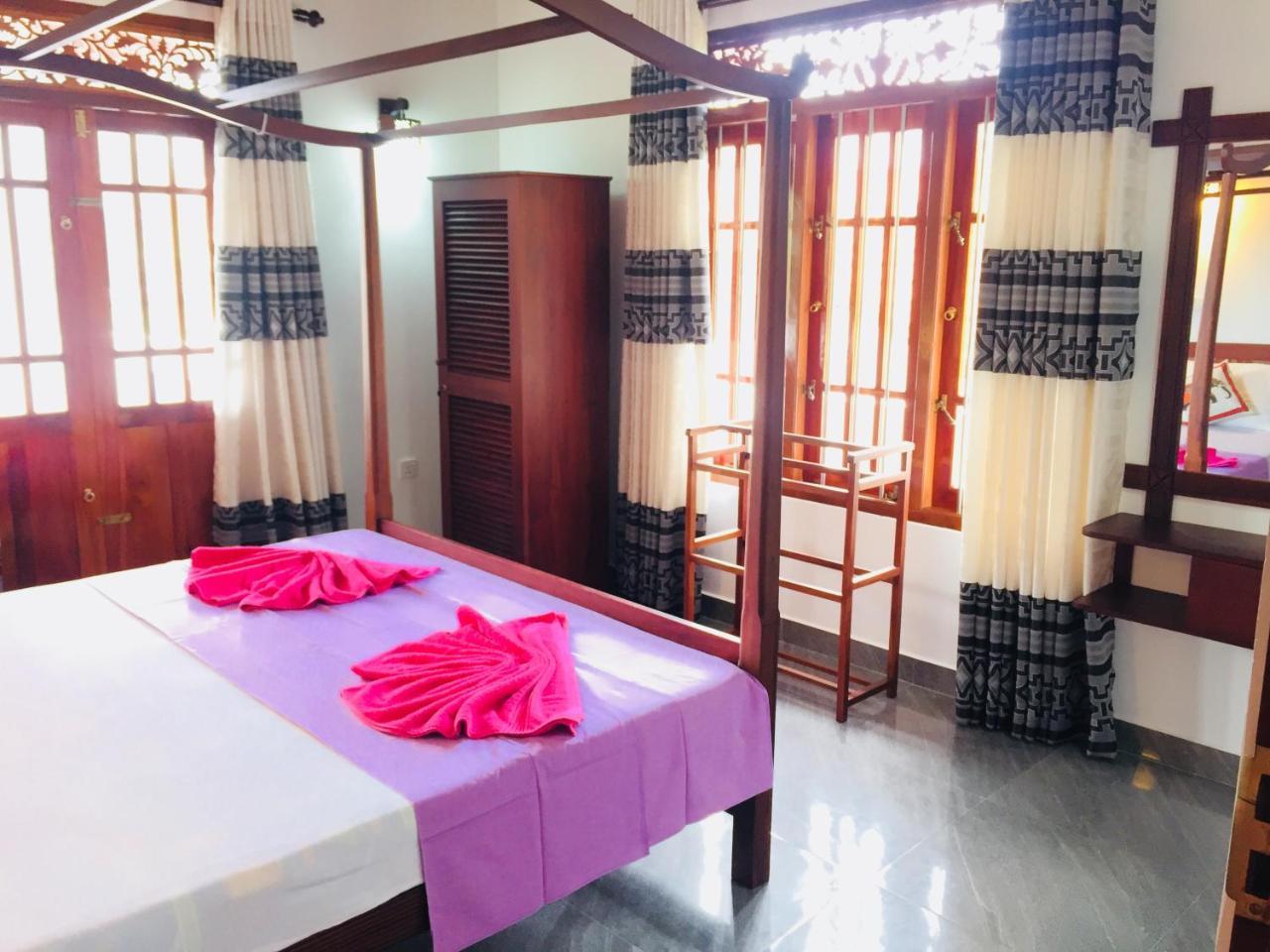 Sanjula Apartments Hikkaduwa Buitenkant foto