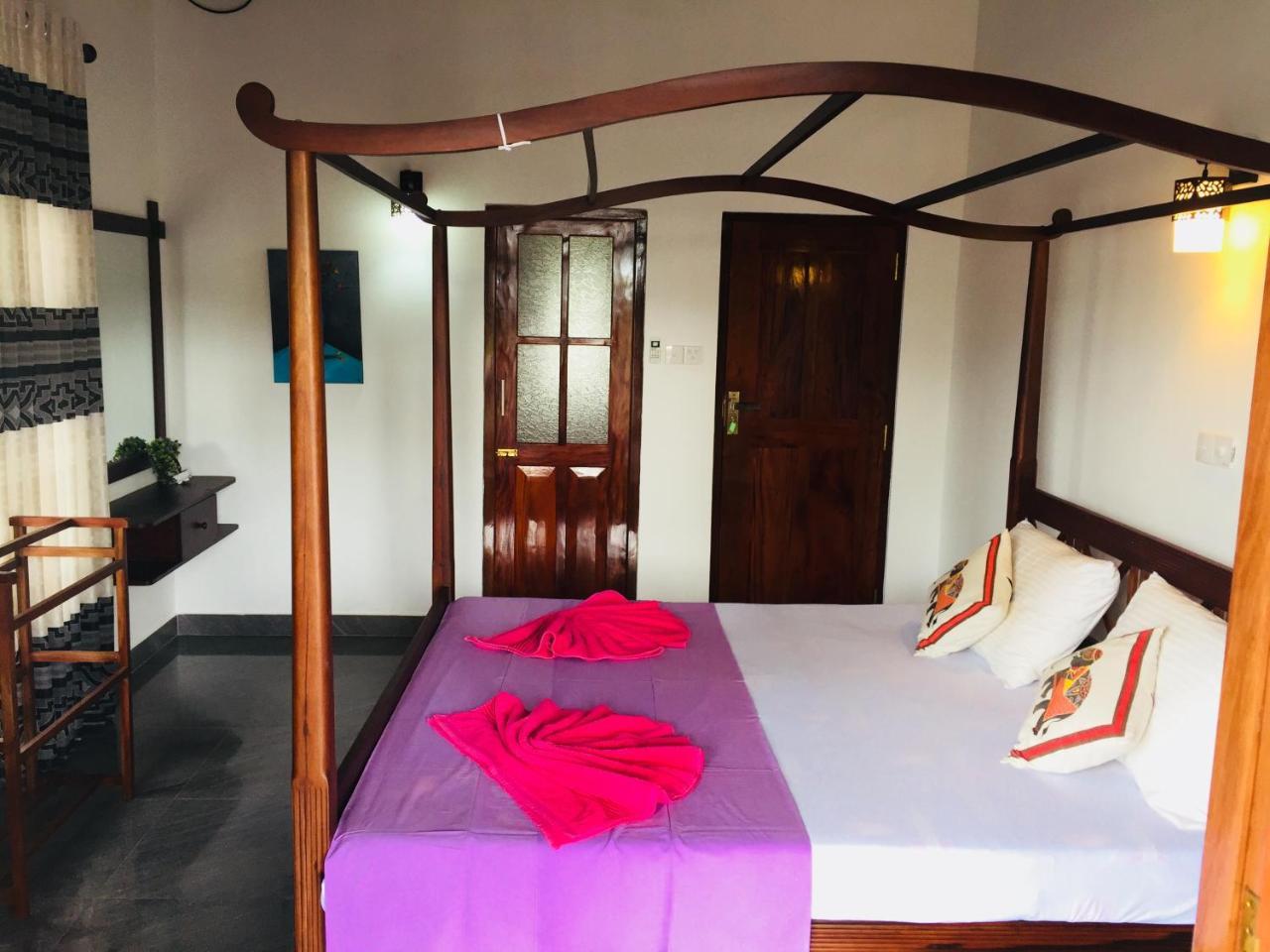 Sanjula Apartments Hikkaduwa Buitenkant foto