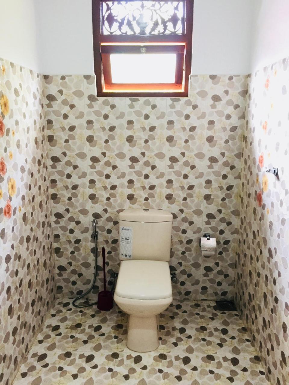 Sanjula Apartments Hikkaduwa Buitenkant foto