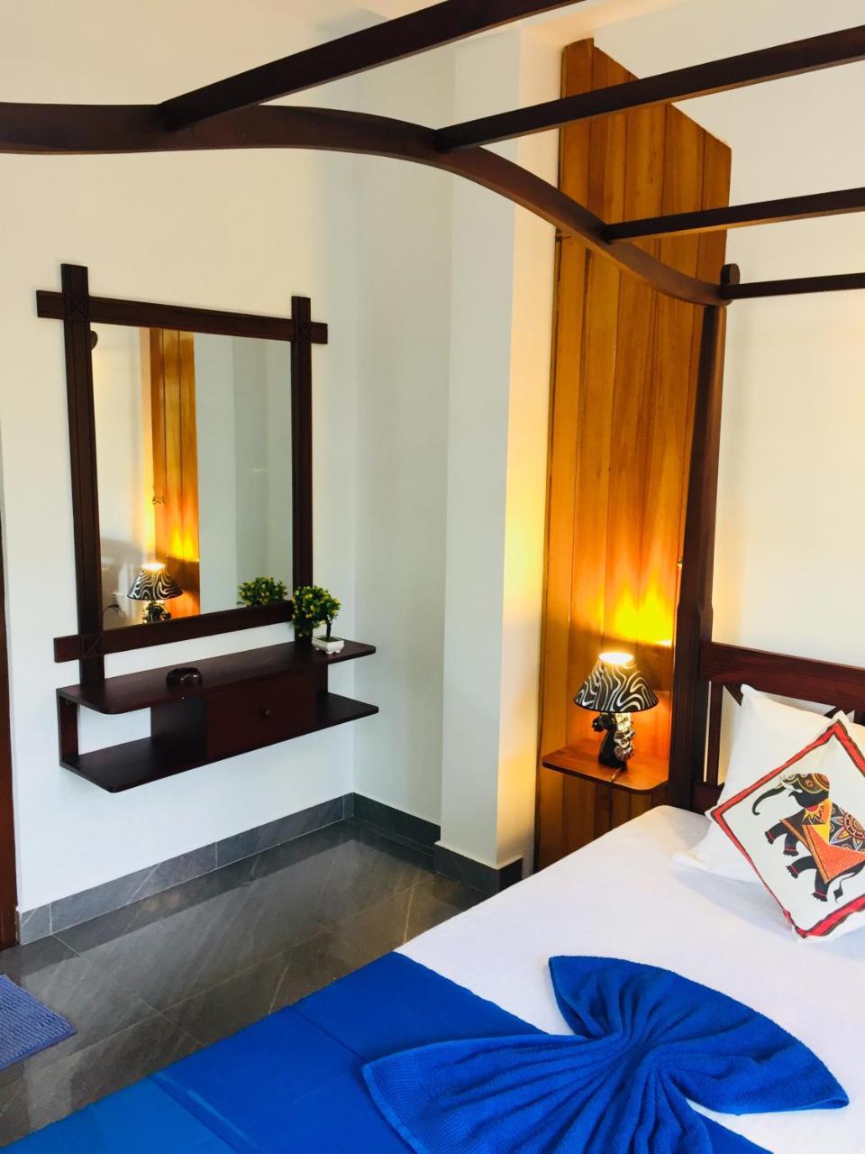 Sanjula Apartments Hikkaduwa Buitenkant foto