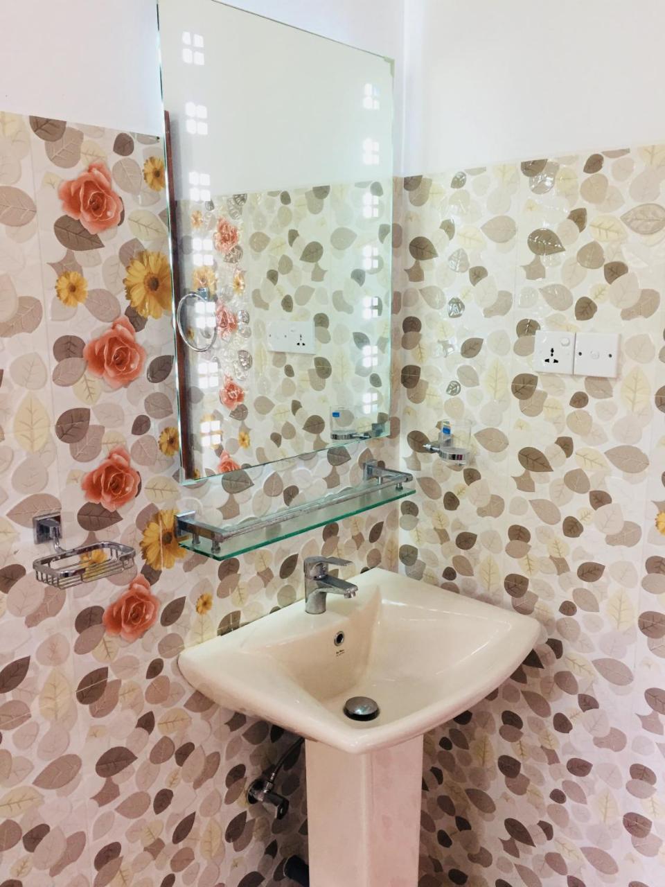 Sanjula Apartments Hikkaduwa Buitenkant foto