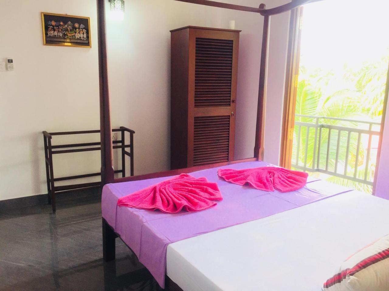 Sanjula Apartments Hikkaduwa Buitenkant foto