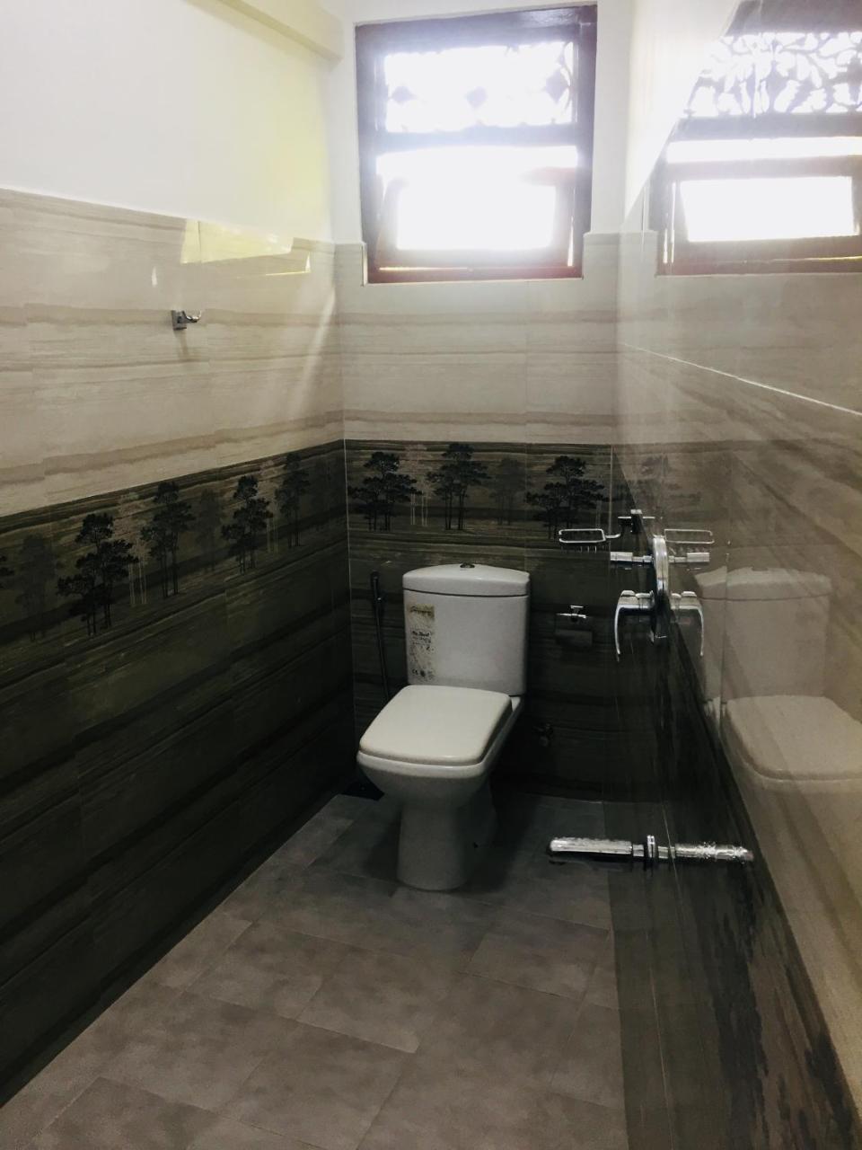 Sanjula Apartments Hikkaduwa Buitenkant foto
