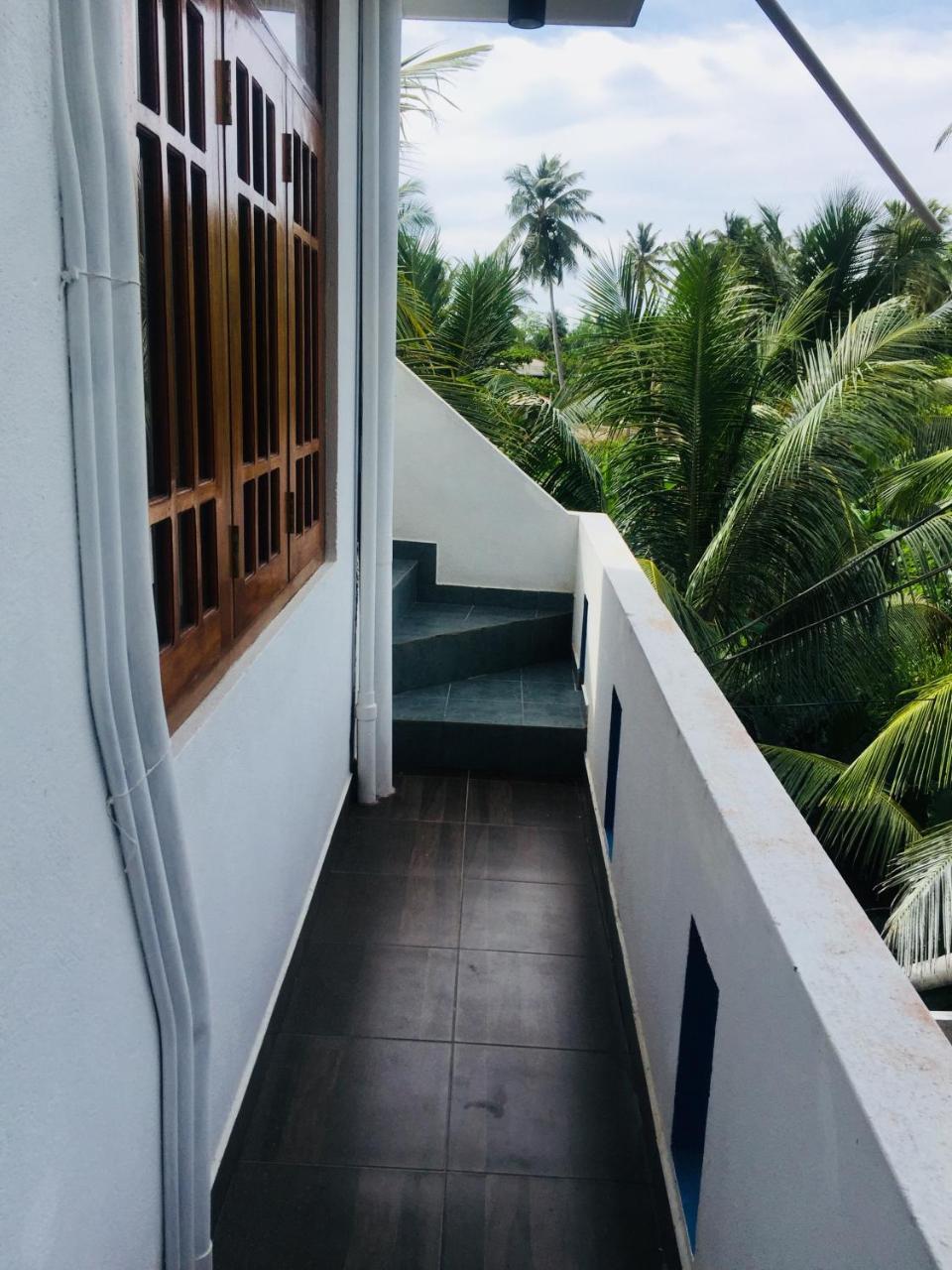 Sanjula Apartments Hikkaduwa Buitenkant foto