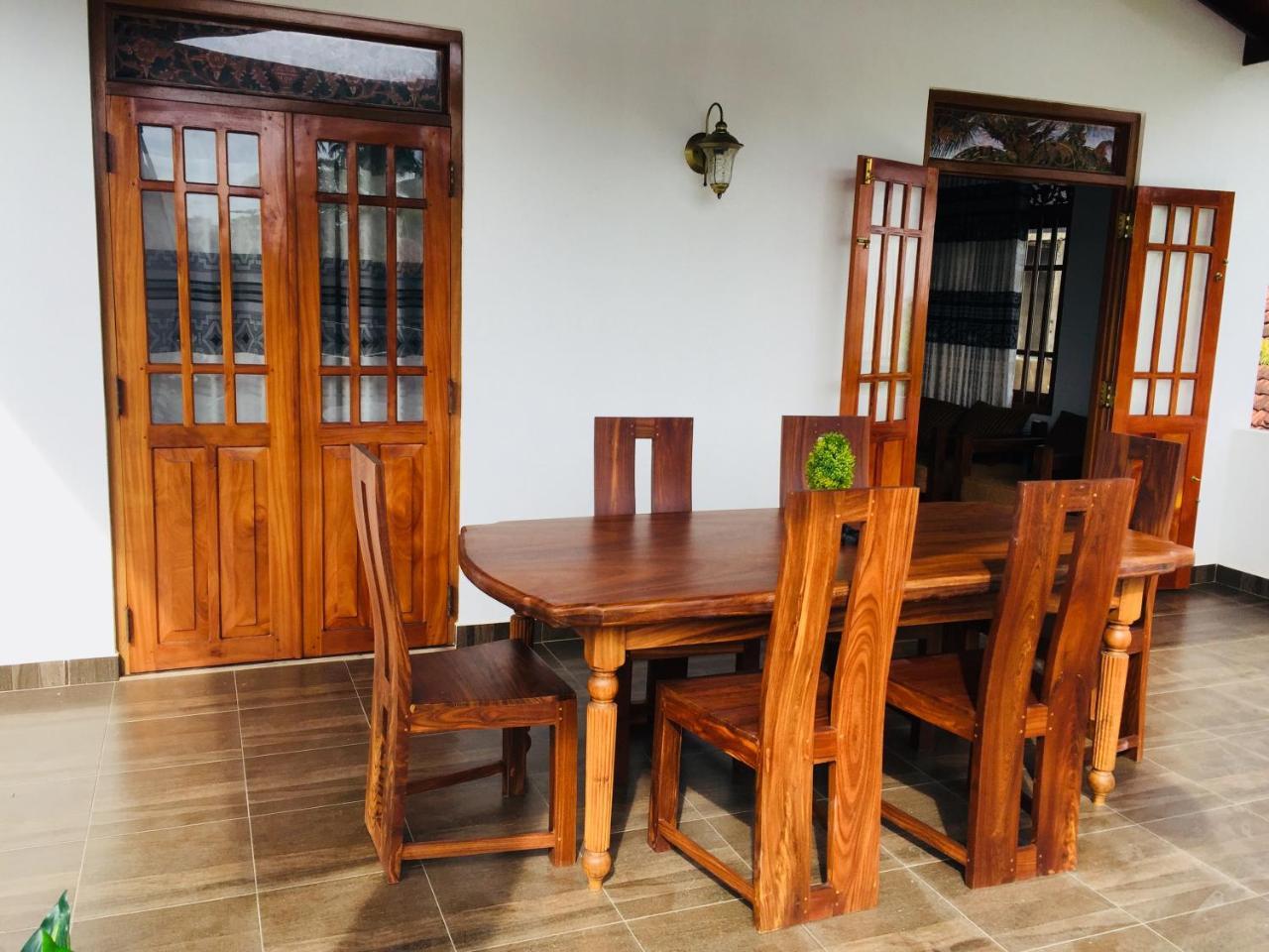 Sanjula Apartments Hikkaduwa Buitenkant foto