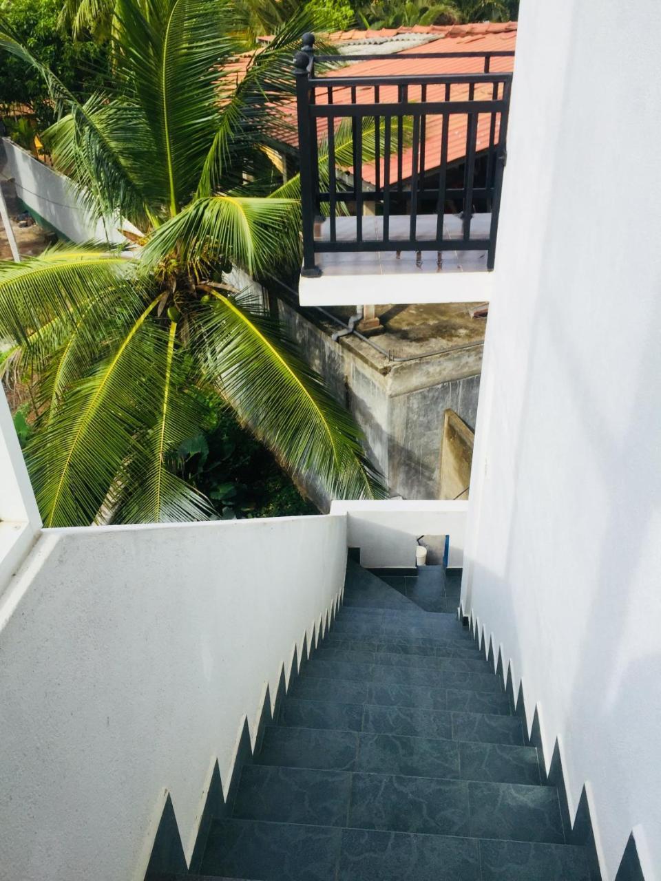 Sanjula Apartments Hikkaduwa Buitenkant foto