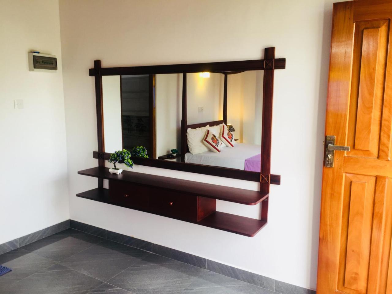 Sanjula Apartments Hikkaduwa Buitenkant foto
