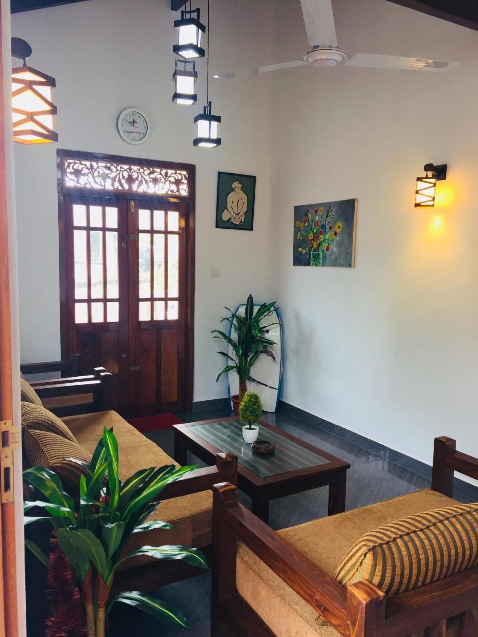 Sanjula Apartments Hikkaduwa Buitenkant foto