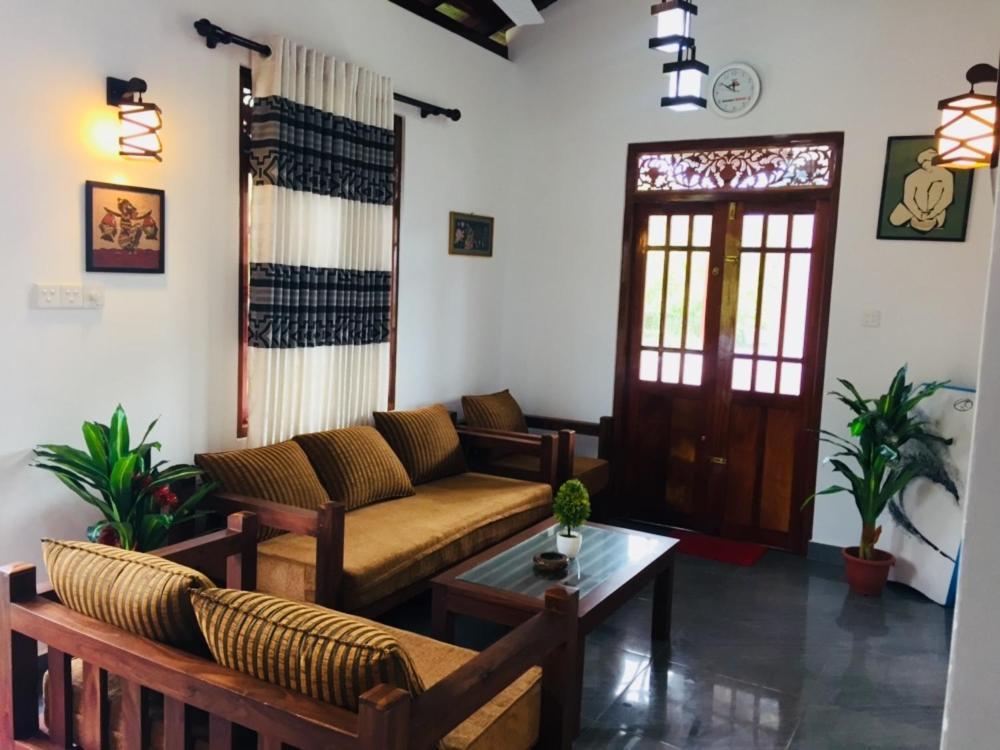 Sanjula Apartments Hikkaduwa Buitenkant foto
