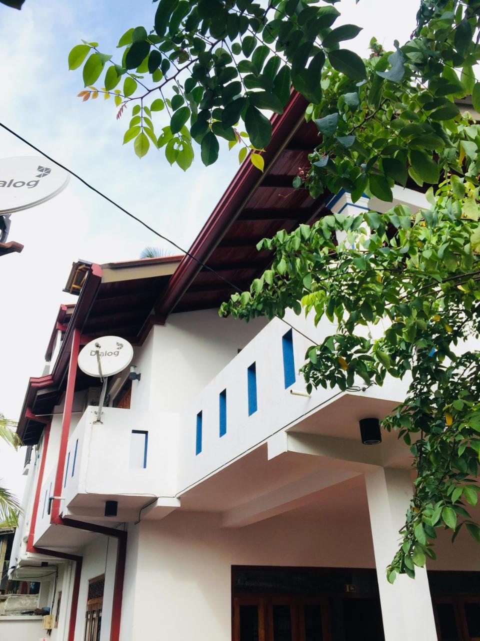 Sanjula Apartments Hikkaduwa Buitenkant foto