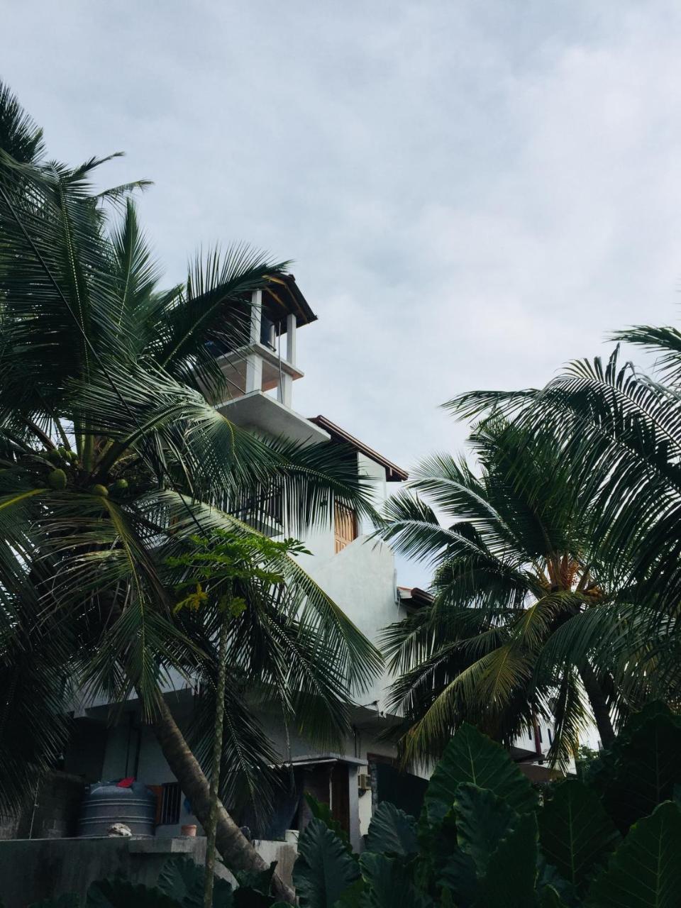 Sanjula Apartments Hikkaduwa Buitenkant foto