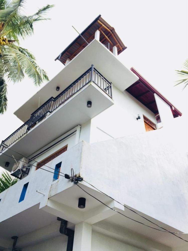 Sanjula Apartments Hikkaduwa Buitenkant foto