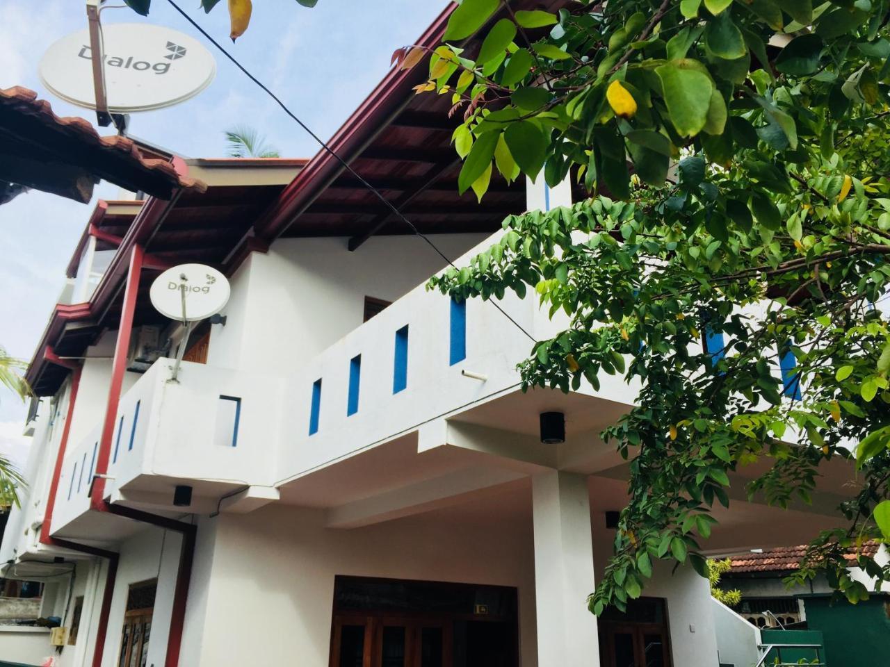 Sanjula Apartments Hikkaduwa Buitenkant foto